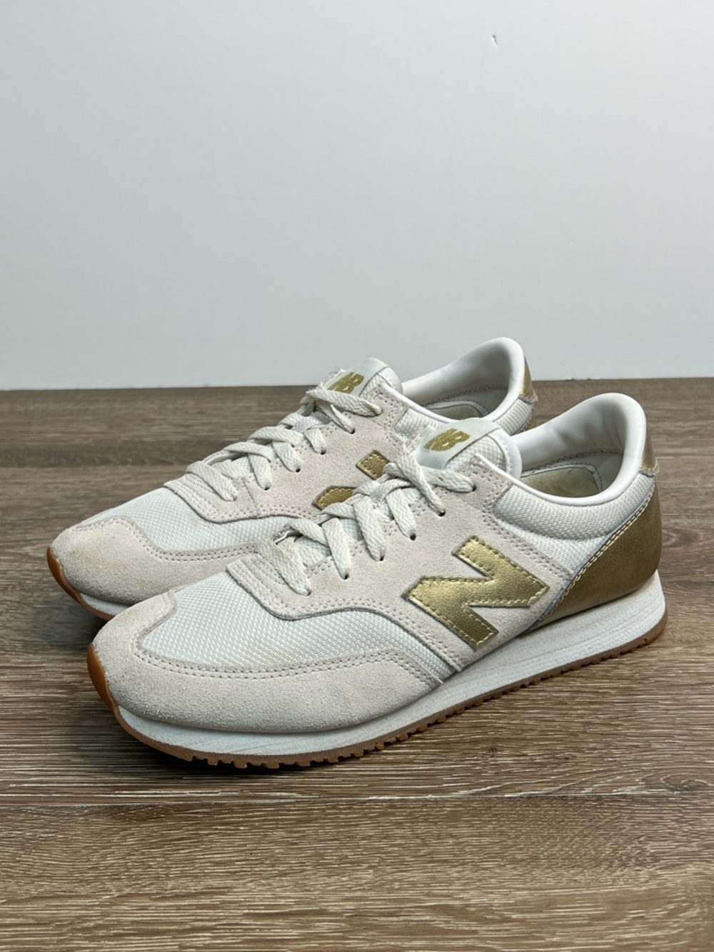 New Balance 620 Sneakers Cream Gold Suede Mesh Retro Running Shoes Size 7